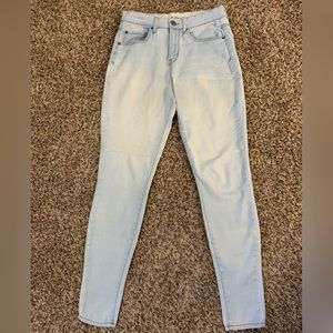 Light washed Mudd High Rise Skinny Jeans Size 9